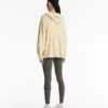 Giacca lunga in maglia con cappuccio Giacca lunga in maglia con cappuccio