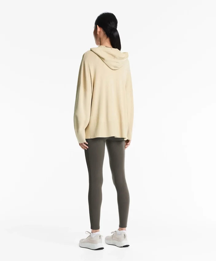 Giacca lunga in maglia con cappuccio Giacca lunga in maglia con cappuccio