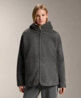 Giacca oversize in finta pelle di montone con cappuccio foderato in pelliccia sintetica