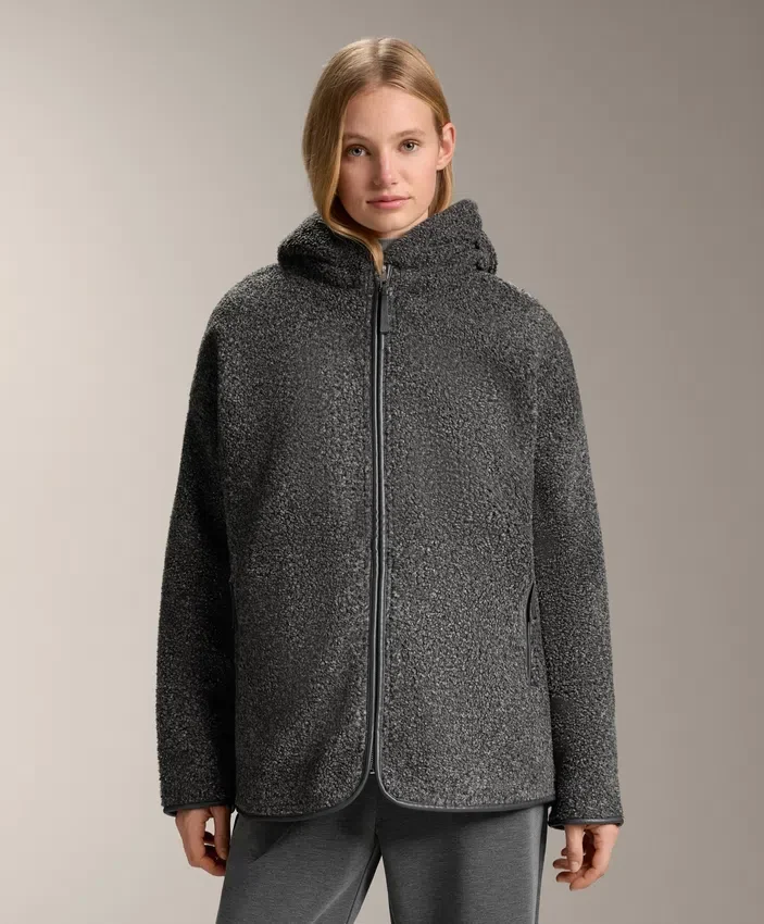 Giacca oversize in finta pelle di montone con cappuccio foderato in pelliccia sintetica Giacca oversize in finta pelle di montone con cappuccio foderato in pelliccia sintetica