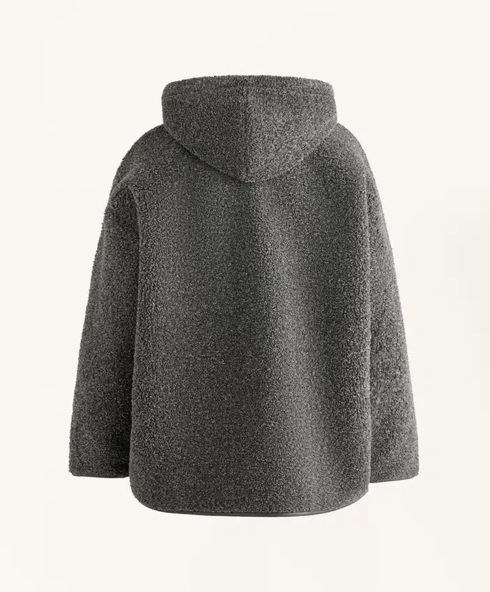 Giacca oversize in finta pelle di montone con cappuccio foderato in pelliccia sintetica Giacca oversize in finta pelle di montone con cappuccio foderato in pelliccia sintetica