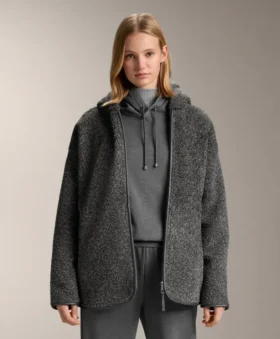 Giacca oversize in finta pelle di montone con cappuccio foderato in pelliccia sintetica