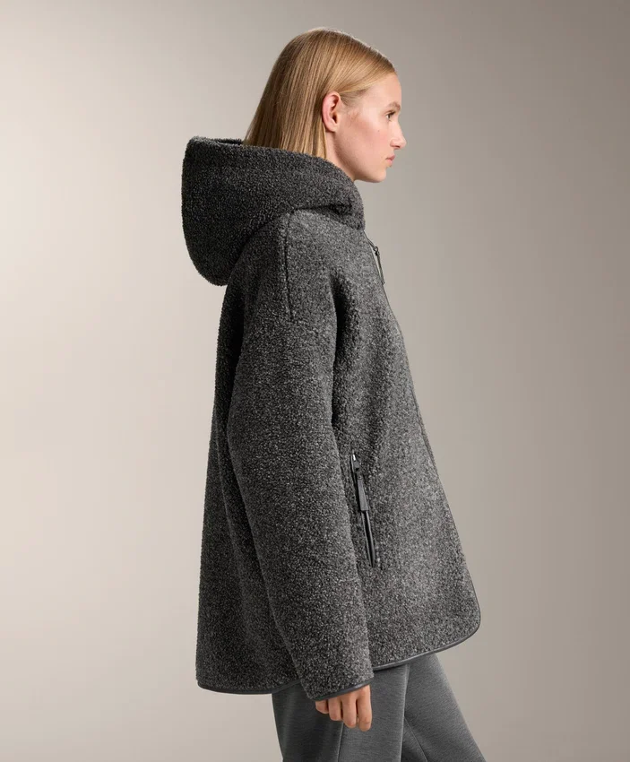 Giacca oversize in finta pelle di montone con cappuccio foderato in pelliccia sintetica Giacca oversize in finta pelle di montone con cappuccio foderato in pelliccia sintetica