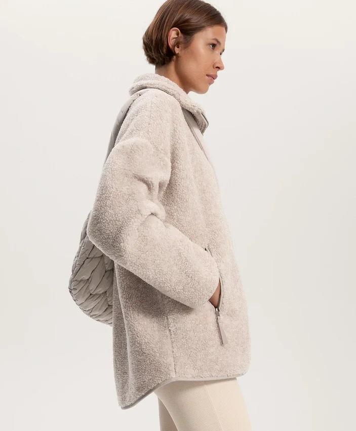 Giacca oversize in finta pelle di montoni Giacca oversize in finta pelle di montoni