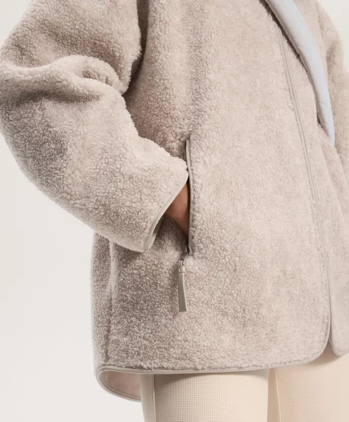 Giacca oversize in finta pelle di montoni Giacca oversize in finta pelle di montoni