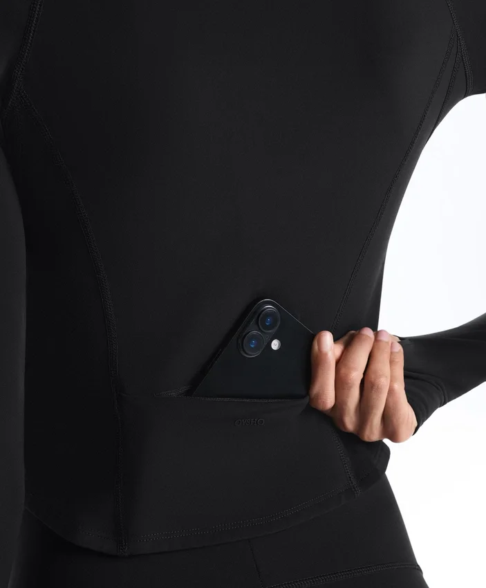 Giacca tecnica leggera e calda con cuciture Giacca tecnica leggera e calda con cuciture