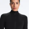 Giacca tecnica leggera e calda con cuciture Giacca tecnica leggera e calda con cuciture