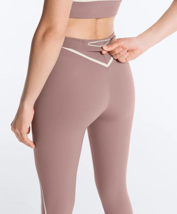 Leggings a vita alta, Compressive, con Core Control e lunghezza alla caviglia, con dettagli a contrasto Leggings a vita alta, Compressive, con Core Control e lunghezza alla caviglia, con dettagli a contrasto