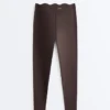 Leggings a vita alta Compressive con Core Control, lunghezza alla caviglia e dettaglio a onde Leggings a vita alta Compressive con Core Control, lunghezza alla caviglia e dettaglio a onde