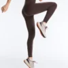 Leggings a vita alta Compressive con Core Control, lunghezza alla caviglia e dettaglio a onde Leggings a vita alta Compressive con Core Control, lunghezza alla caviglia e dettaglio a onde