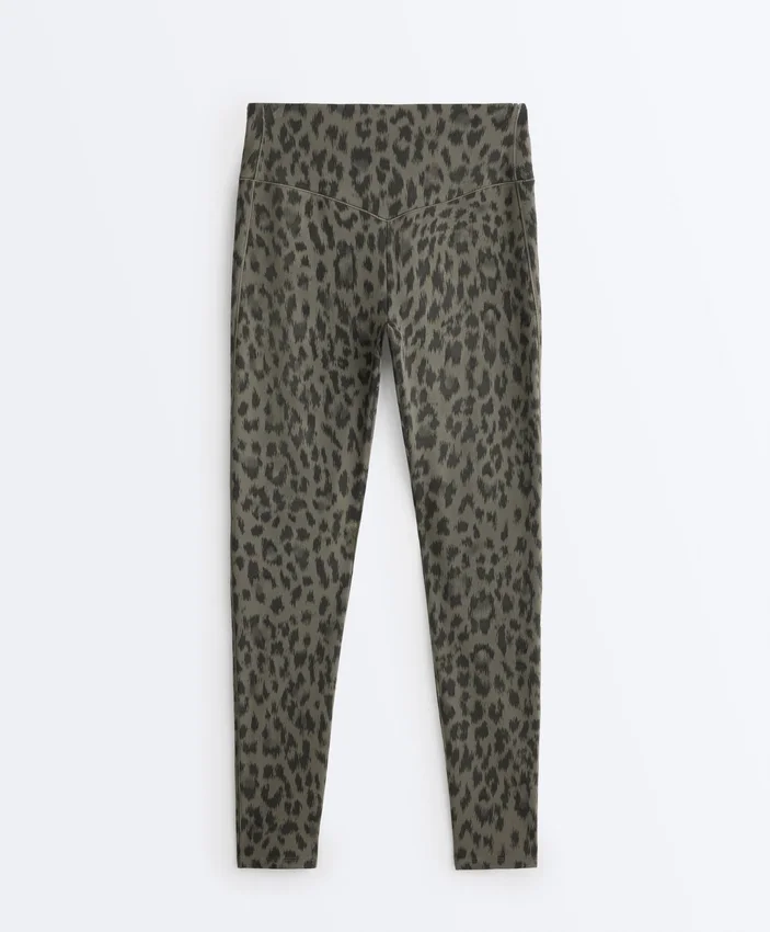 Leggings a vita alta e lunghezza alla caviglia con stampa leopardata Evermove Leggings a vita alta e lunghezza alla caviglia con stampa leopardata Evermove