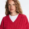 Maglione con scollo a V in maglia a trecce 100% cotone