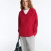 Maglione con scollo a V in maglia a trecce 100% cotone