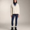 Maglione in maglia a trecce con scollo a V