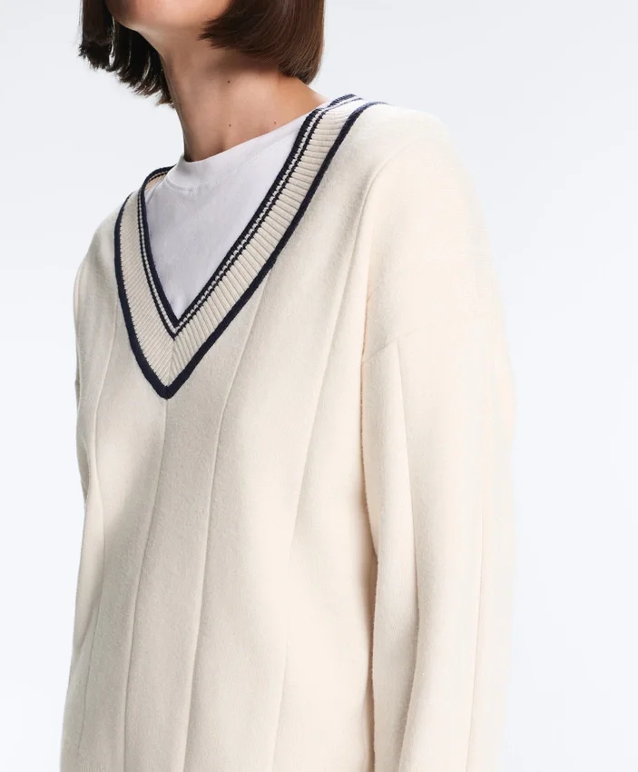 Maglione in maglia con scollo a V a contrasto Maglione in maglia con scollo a V a contrasto