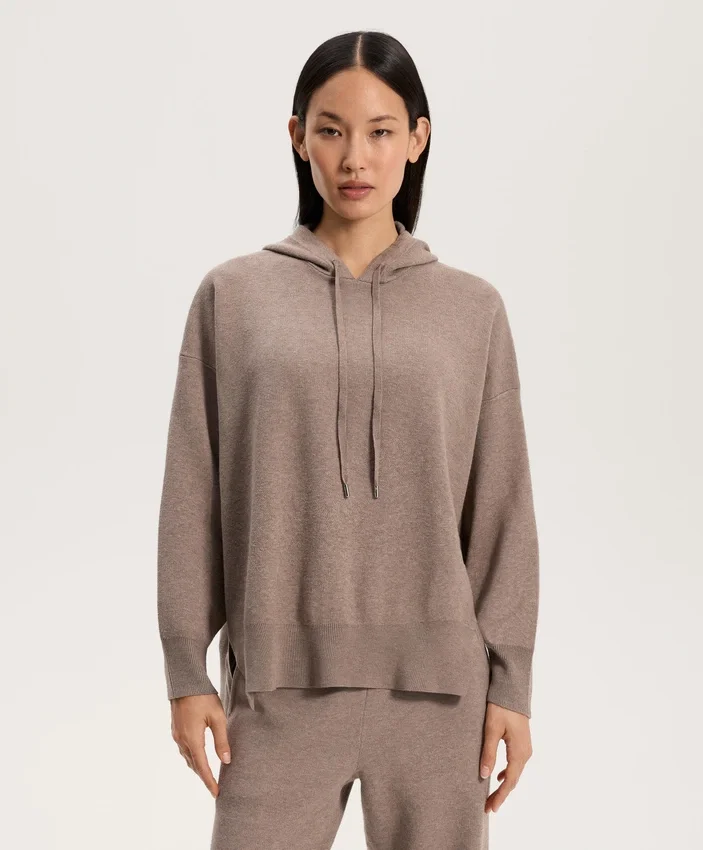 Maglione lungo in maglia con cappuccio Maglione lungo in maglia con cappuccio