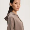 Maglione lungo in maglia con cappuccio Maglione lungo in maglia con cappuccio