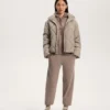 Maglione lungo in maglia con cappuccio Maglione lungo in maglia con cappuccio
