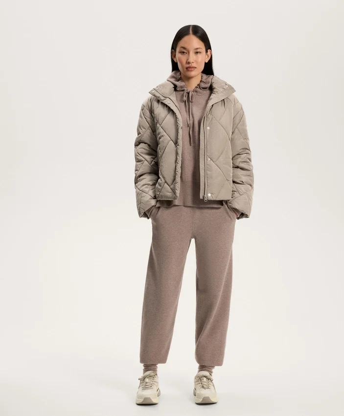 Maglione lungo in maglia con cappuccio Maglione lungo in maglia con cappuccio