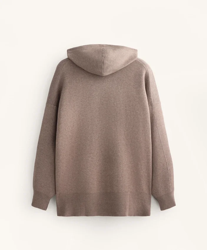 Maglione lungo in maglia con cappuccio Maglione lungo in maglia con cappuccio