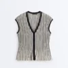 Maglione senza maniche a righe con scollo a V Maglione senza maniche a righe con scollo a V