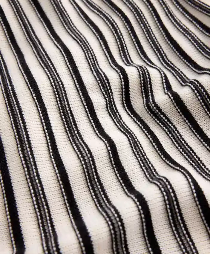 Maglione senza maniche a righe con scollo a V Maglione senza maniche a righe con scollo a V