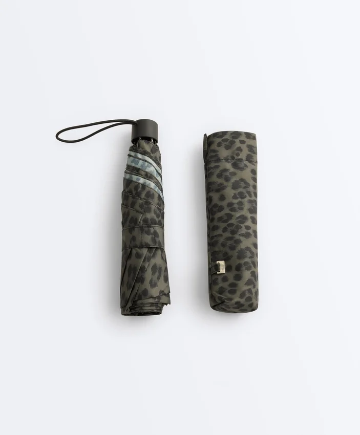Ombrello leggero con stampa leopardata Ombrello leggero con stampa leopardata