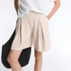 Pantaloncini a pieghe a righe larghe