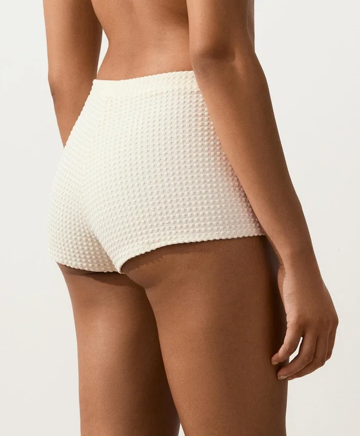 Pantaloncini da bikini a vita alta in crochet con texture a bolle Pantaloncini da bikini a vita alta in crochet con texture a bolle