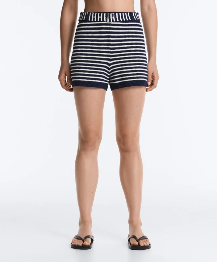 Pantaloncini in maglia a righe con cintura in 100% cotone Pantaloncini in maglia a righe con cintura in 100% cotone