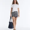 Pantaloncini in maglia a righe con cintura in 100% cotone Pantaloncini in maglia a righe con cintura in 100% cotone