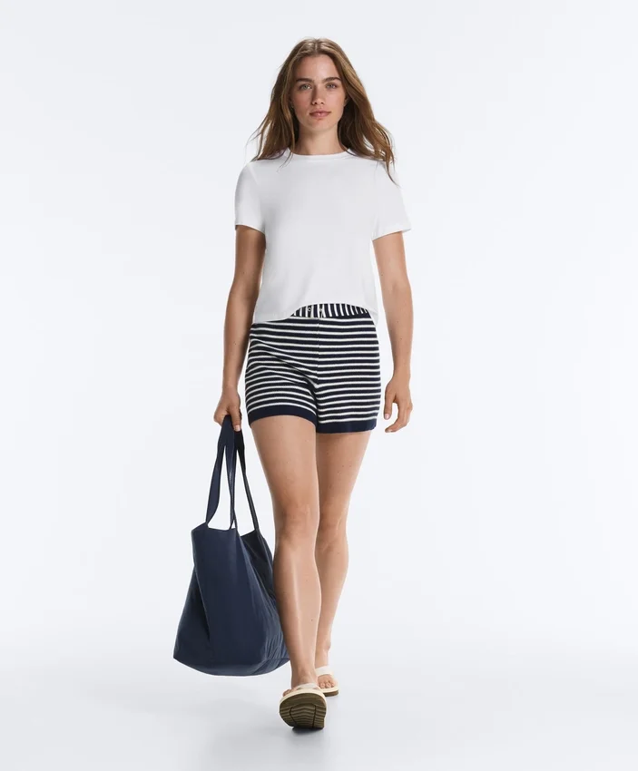 Pantaloncini in maglia a righe con cintura in 100% cotone Pantaloncini in maglia a righe con cintura in 100% cotone
