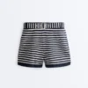 Pantaloncini in maglia a righe con cintura in 100% cotone Pantaloncini in maglia a righe con cintura in 100% cotone