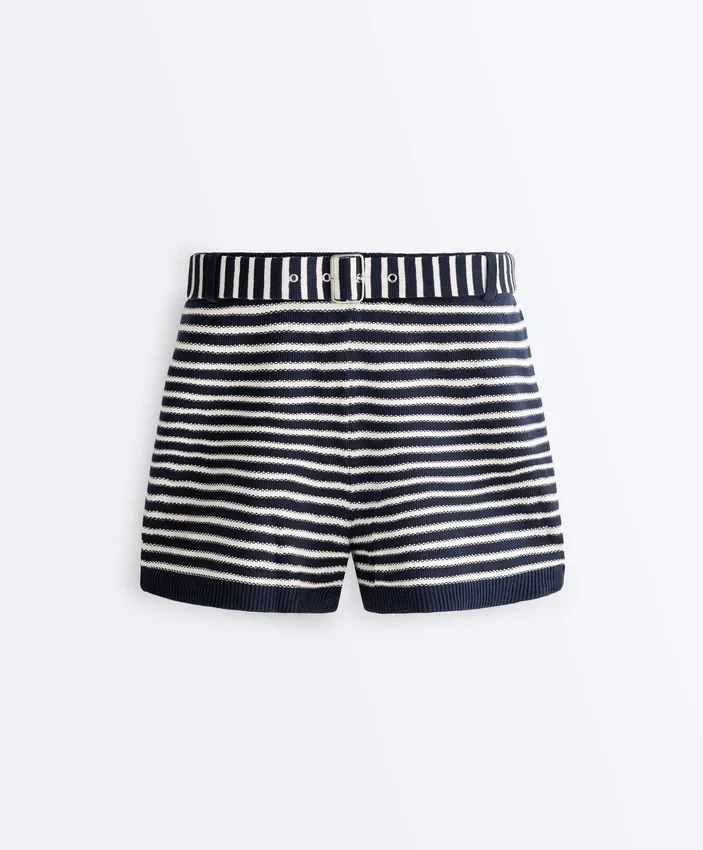 Pantaloncini in maglia a righe con cintura in 100% cotone Pantaloncini in maglia a righe con cintura in 100% cotone