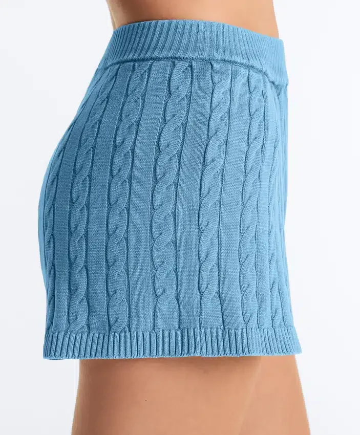 Pantaloncini in maglia a trecce lavata Pantaloncini in maglia a trecce lavata