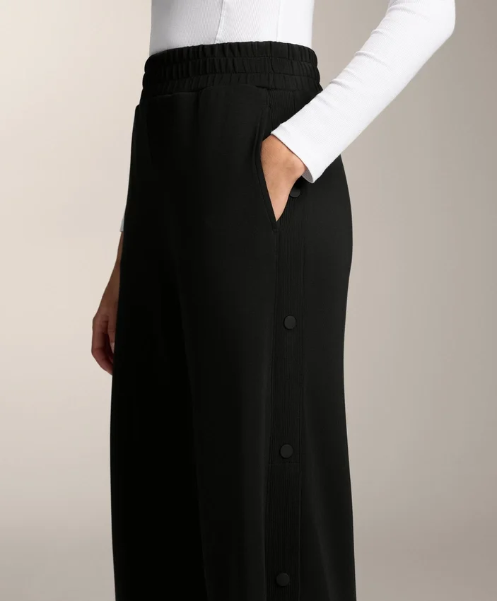 Pantaloni a gamba dritta con bottoni e bordino in modal Soft Touch Pantaloni a gamba dritta con bottoni e bordino in modal Soft Touch