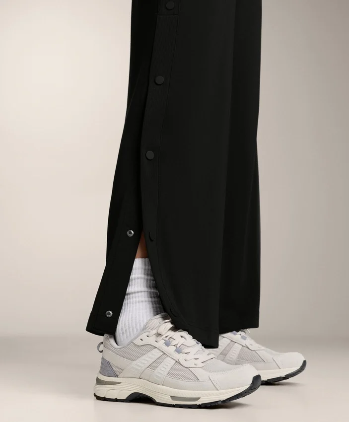 Pantaloni a gamba dritta con bottoni e bordino in modal Soft Touch Pantaloni a gamba dritta con bottoni e bordino in modal Soft Touch