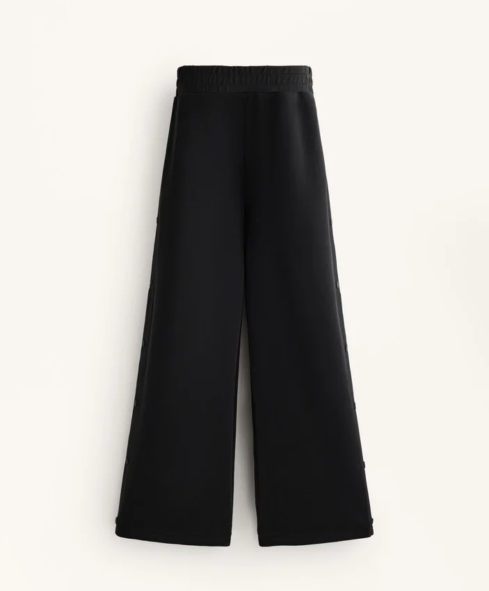 Pantaloni a gamba dritta con bottoni e bordino in modal Soft Touch Pantaloni a gamba dritta con bottoni e bordino in modal Soft Touch
