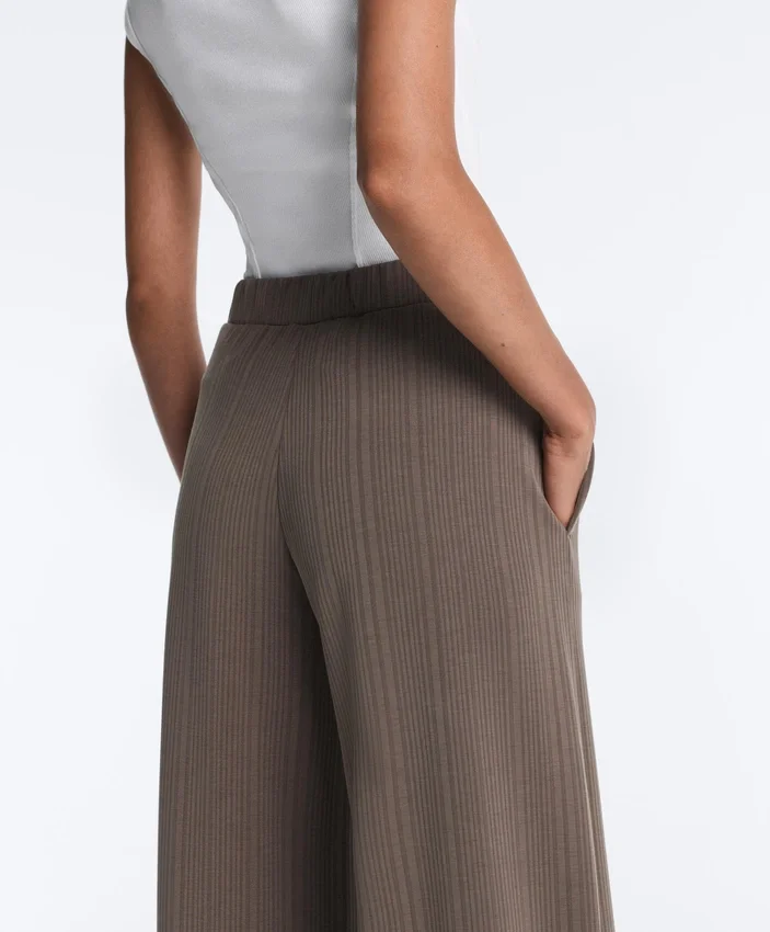 Pantaloni a gamba dritta con striscia asimmetrica e modal Pantaloni a gamba dritta con striscia asimmetrica e modal