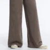 Pantaloni a gamba dritta con striscia asimmetrica e modal Pantaloni a gamba dritta con striscia asimmetrica e modal