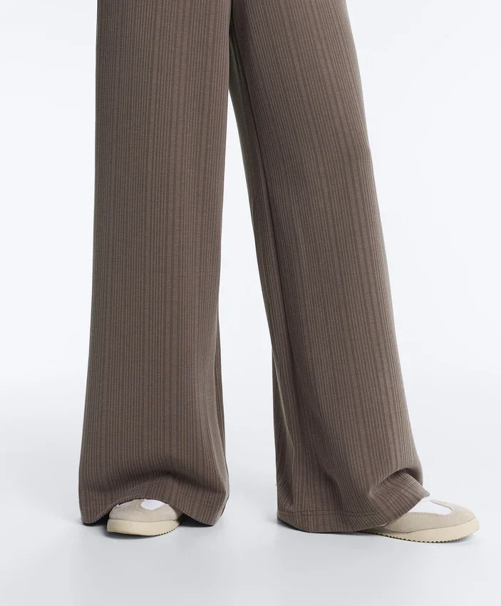 Pantaloni a gamba dritta con striscia asimmetrica e modal Pantaloni a gamba dritta con striscia asimmetrica e modal