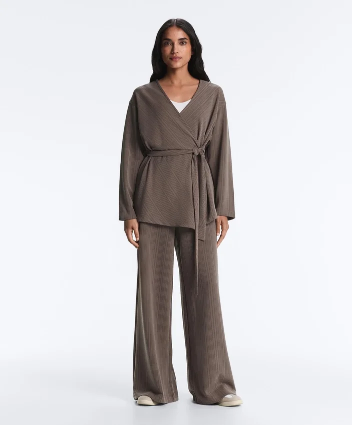 Pantaloni a gamba dritta con striscia asimmetrica e modal Pantaloni a gamba dritta con striscia asimmetrica e modal