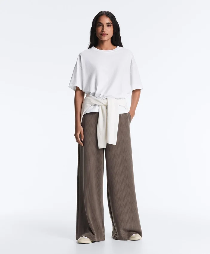 Pantaloni a gamba dritta con striscia asimmetrica e modal Pantaloni a gamba dritta con striscia asimmetrica e modal