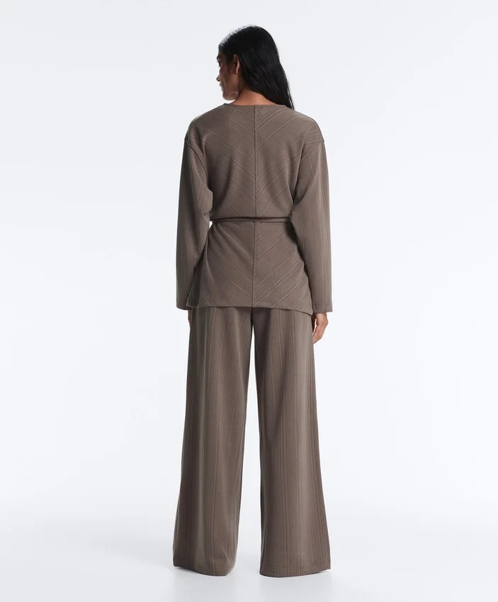 Pantaloni a gamba dritta con striscia asimmetrica e modal Pantaloni a gamba dritta con striscia asimmetrica e modal