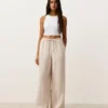 Pantaloni a gamba dritta in 100% lino Pantaloni a gamba dritta in 100% lino