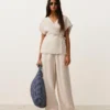 Pantaloni a gamba dritta in 100% lino Pantaloni a gamba dritta in 100% lino