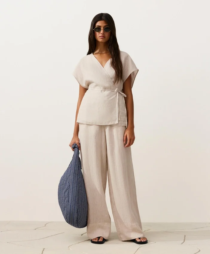 Pantaloni a gamba dritta in 100% lino Pantaloni a gamba dritta in 100% lino