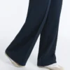 Pantaloni a gamba dritta in piqué con bordino in cotone a contrasto