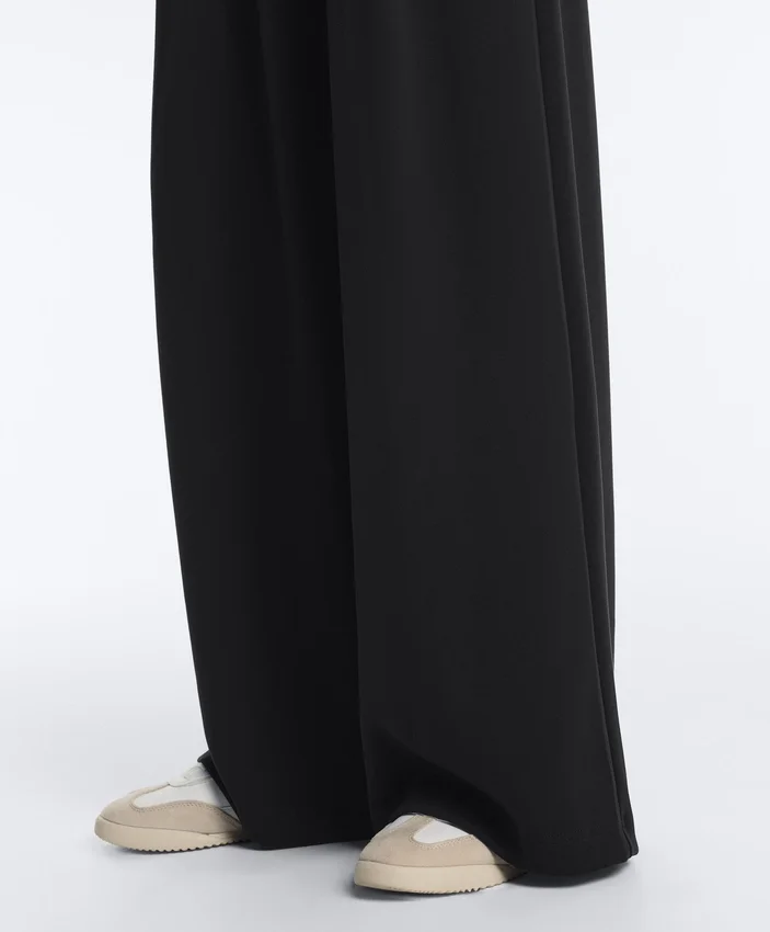 Pantaloni a gamba larga in modal Soft Touch con dettaglio a pieghe in vita Pantaloni a gamba larga in modal Soft Touch con dettaglio a pieghe in vita