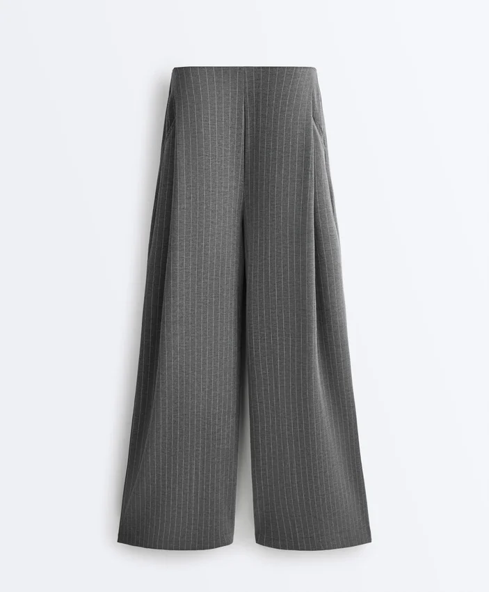 Pantaloni a gamba larga in modal Soft Touch con righe sottili Pantaloni a gamba larga in modal Soft Touch con righe sottili